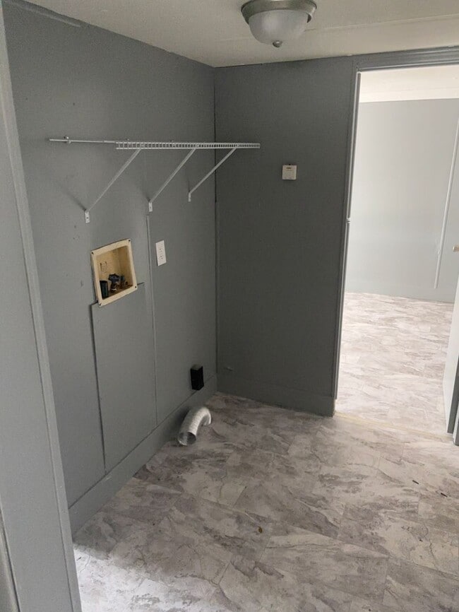 Building Photo - 2 Bedroom 1 Bathroom Trailer Located in We...