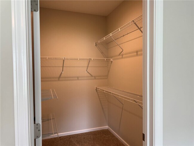 Building Photo - 117 Weaver Way