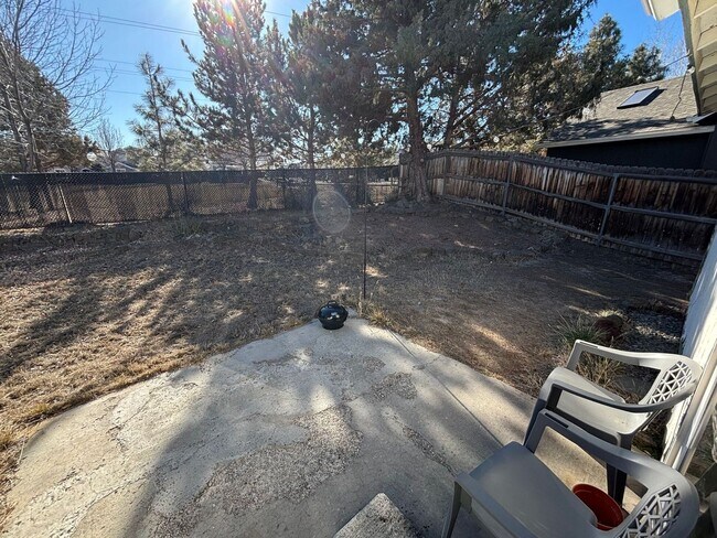 Building Photo - 3 Bed/2 Bath Single Level Home with Fenced Backyard