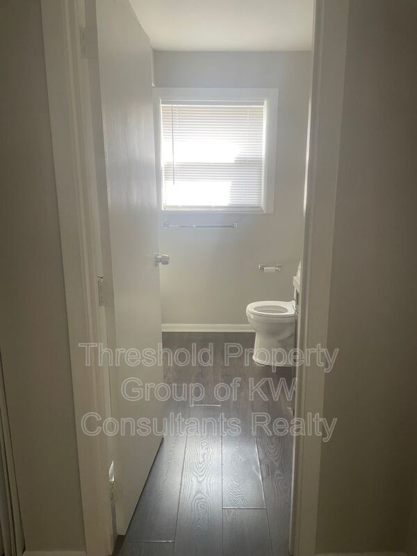 Building Photo - 1170 Bryden Rd