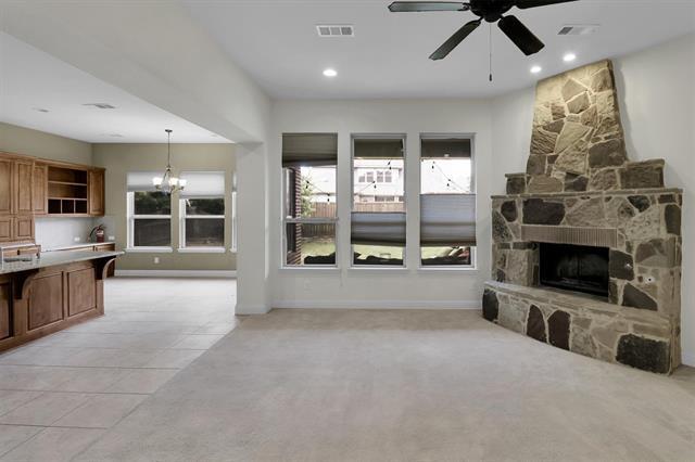 Building Photo - 13865 Pomegranate Dr