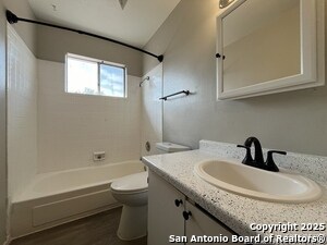 Building Photo - 2802 Lasses Blvd