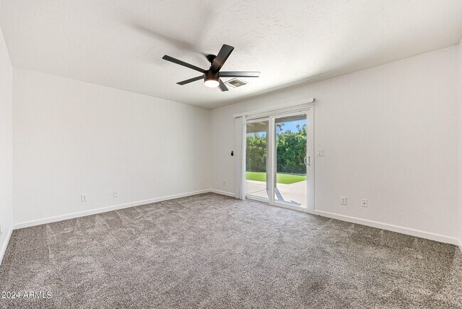 Building Photo - 5423 E Justine Rd