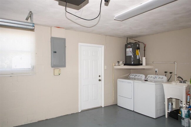 Building Photo - 4338 Tall Oak Ln