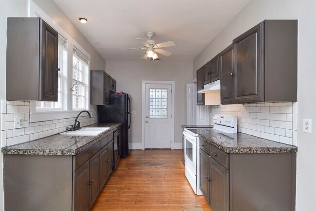Building Photo - Charming 3 Bedroom Home in Desirable Heath...