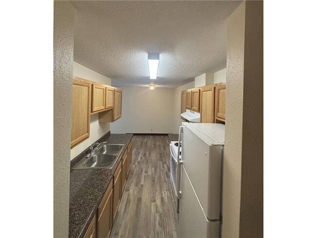 Building Photo - 720 Melody Ln