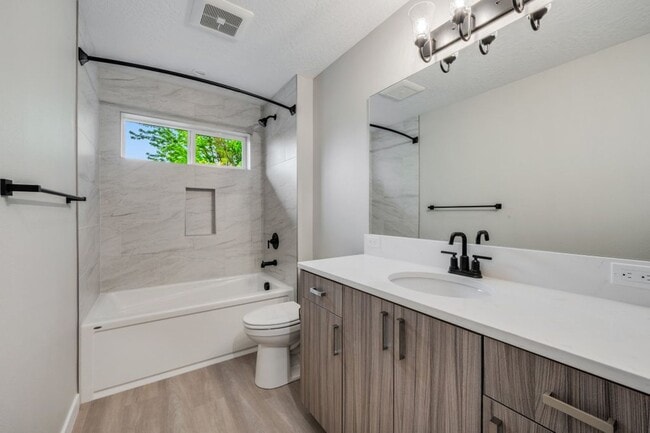 Building Photo - Beautiful Home in CDA for Rent