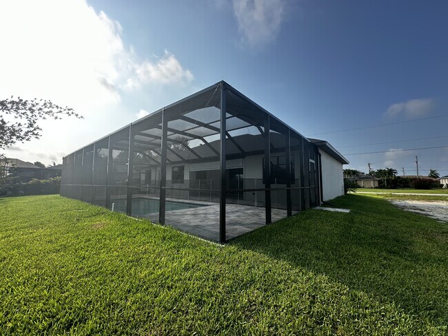 Building Photo - 505 SW 15th Ter