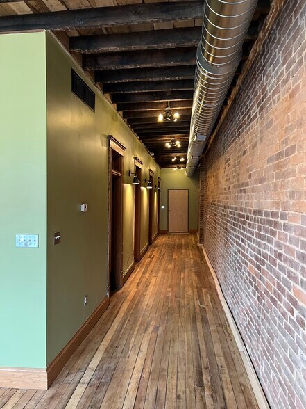 Building Photo - 1609 Winchester Ave