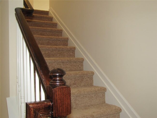 Building Photo - 462 Spring View Dr