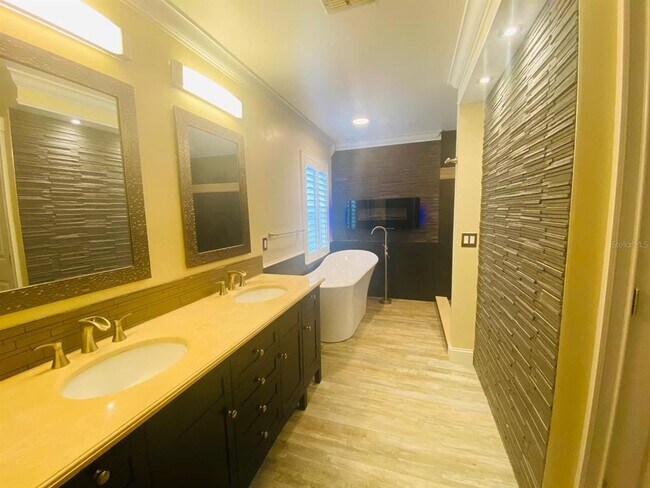 Building Photo - 3838 Regents Way