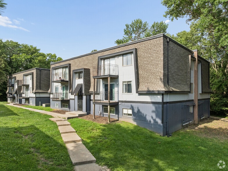 Building Photo - Suncrest Apartments
