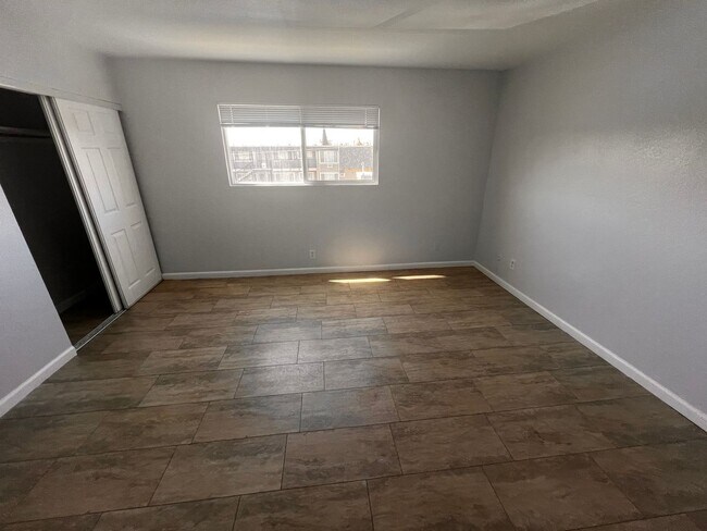 Building Photo - 1224 Dana Dr