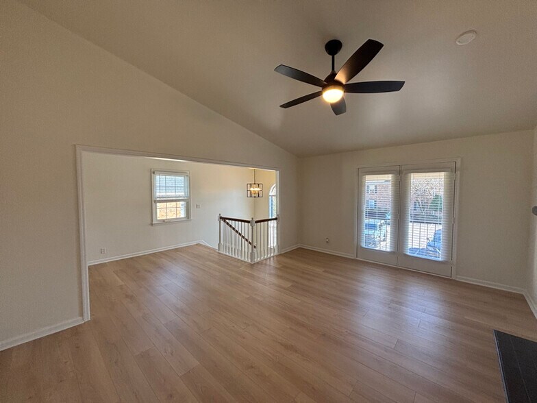 Building Photo - 232 Cottage Pl