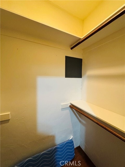 Building Photo - 573 Temple Hills Dr