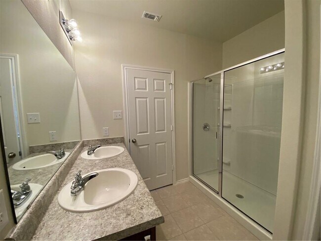 Building Photo - 604 Sonterra Blvd