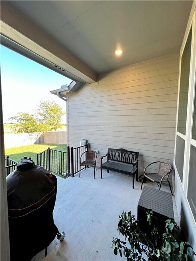 Building Photo - HONEY STOP THE CAR!!!!  Siena Subdivision/ 4 bedroom/Single Story/Round Rock / Hutto ISD