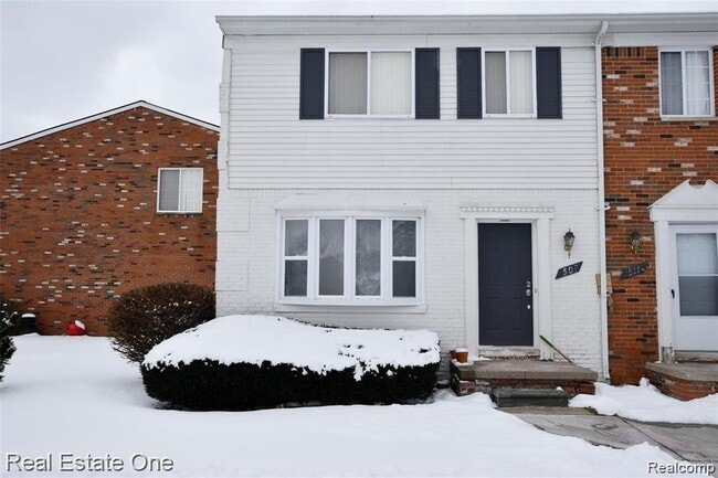 Building Photo - 509 N Fox Hills Dr