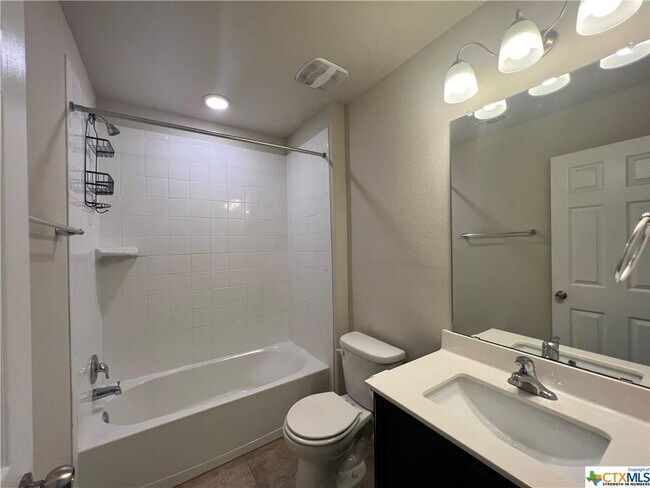 Building Photo - 208 Christopher Dr