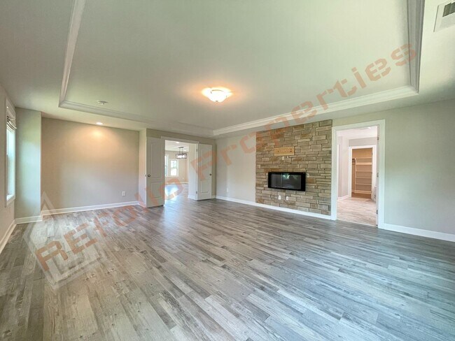 Building Photo - Gorgeous 5 Bedroom Home with First Floor In-law Suite & 3 Car Garage, Golf Course, Pool, Tennis a...