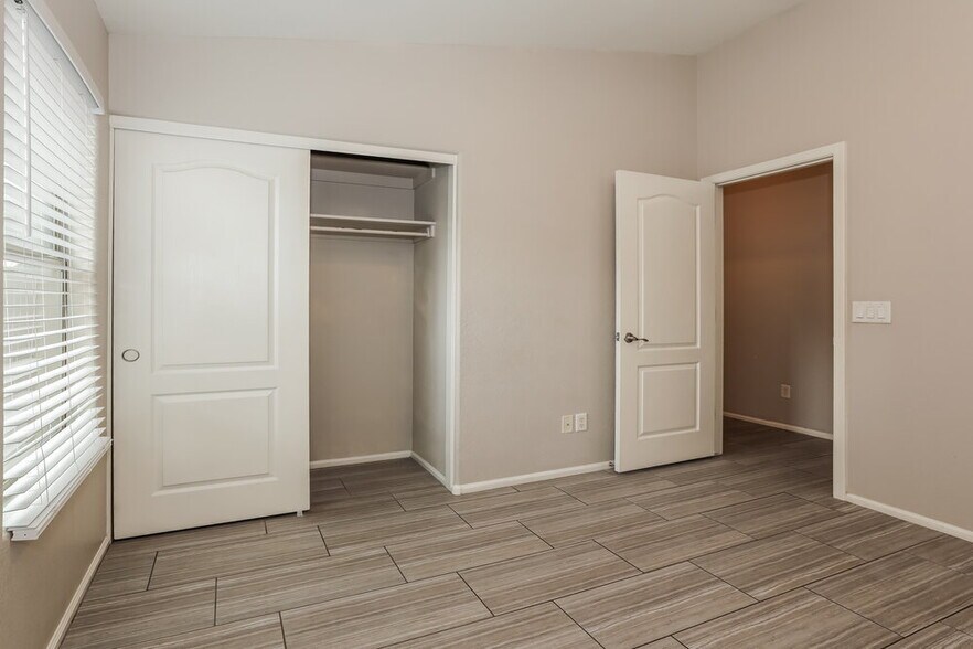 Building Photo - 16755 W Polk St