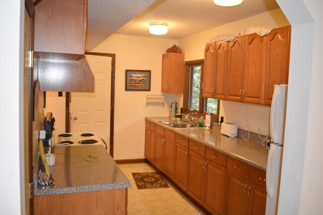 Building Photo - 805 Tiger Creek Rd
