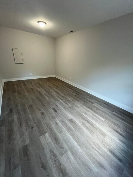 Extra Room Downstairs - 1042 McLain Rd