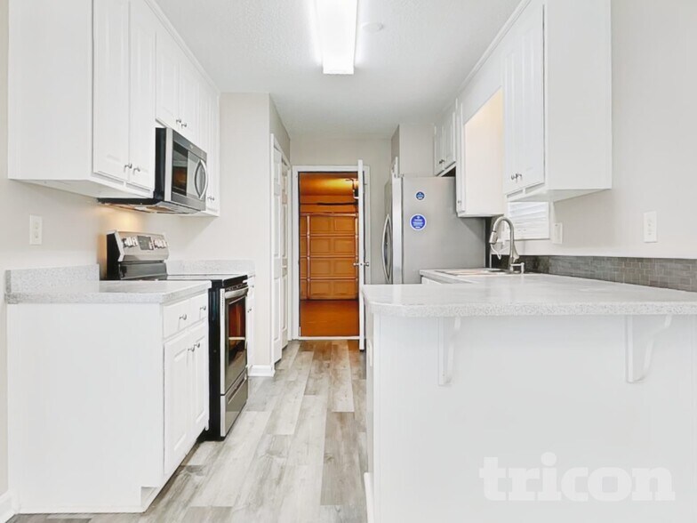 Building Photo - 745 Remington Cir