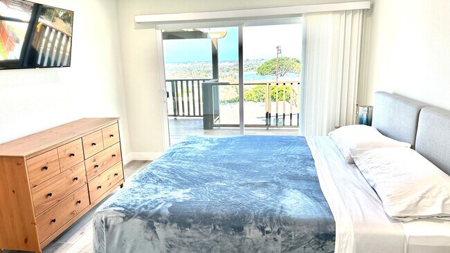Building Photo - Stunning Newly Renovated 3BD/2.5BA Luxury ...