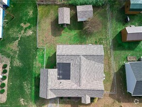 Building Photo - Spacious 4-Bedroom Home with Large Yard in...