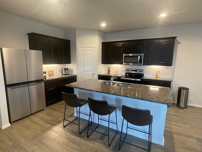 Building Photo - Charming 3-Bed, 2.5-Bath Home for Lease in...