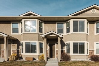 Building Photo - Beautiful Townhome in Rexburg Close to Campus