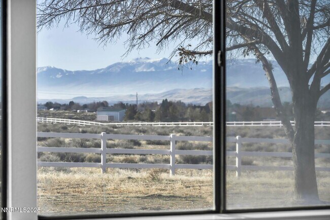 Building Photo - 430 Calle De La Plata