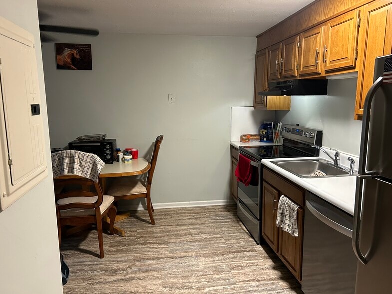 Kitchen - 2 Albert Dr