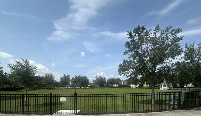 Building Photo - Available for July move-in!
