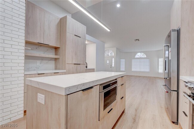 Building Photo - 8608 Highacre Dr