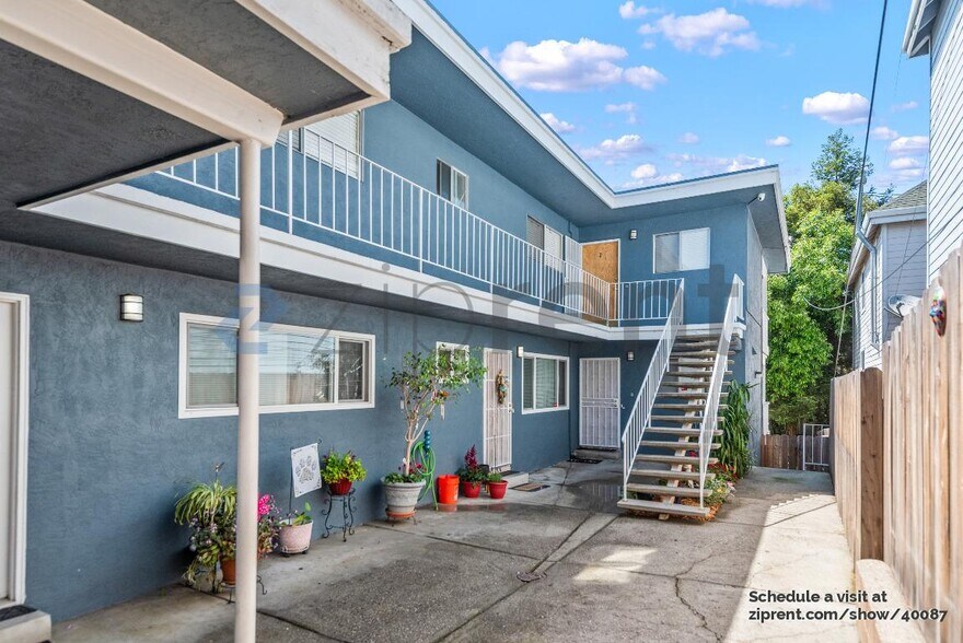 Building Photo - 3809 Buell St