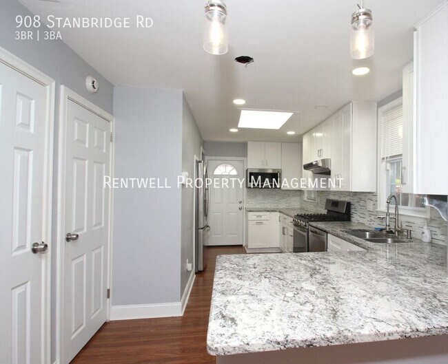 Building Photo - 908 Stanbridge Rd