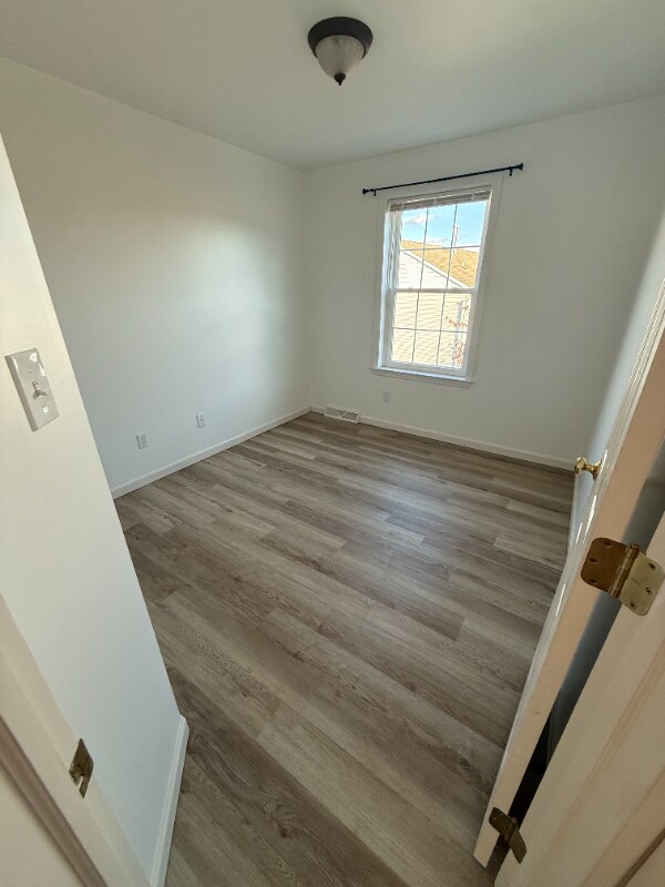 Building Photo - 48 Laurel Dr