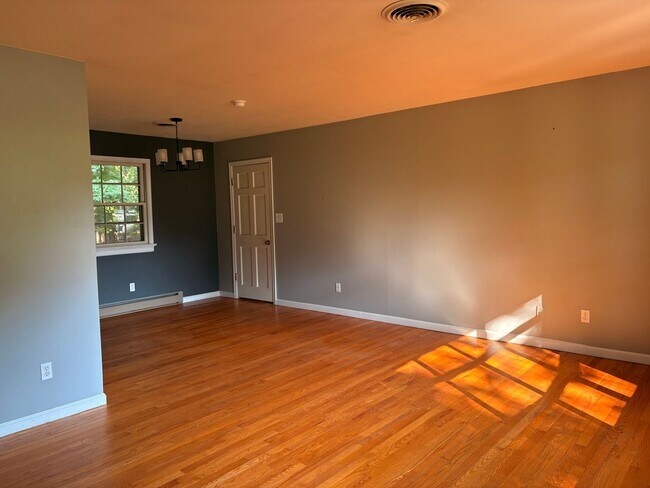 Building Photo - 203 Fleetwood Dr