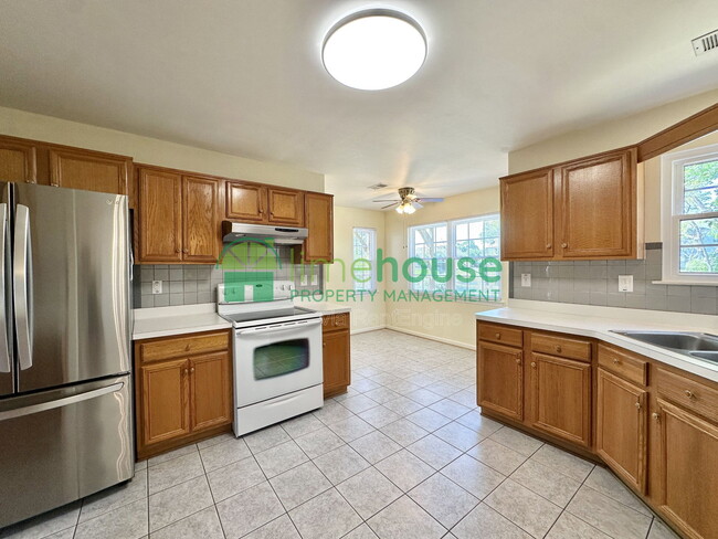 Building Photo - 3097 Polk Dr