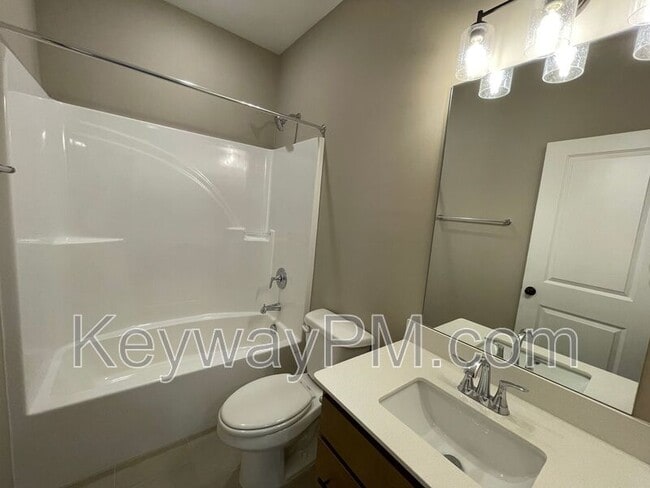 Building Photo - 2322 Sheridan Dr