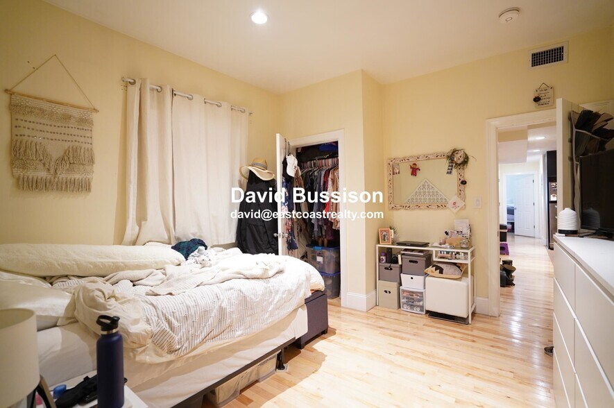 Building Photo - 1203 Beacon St