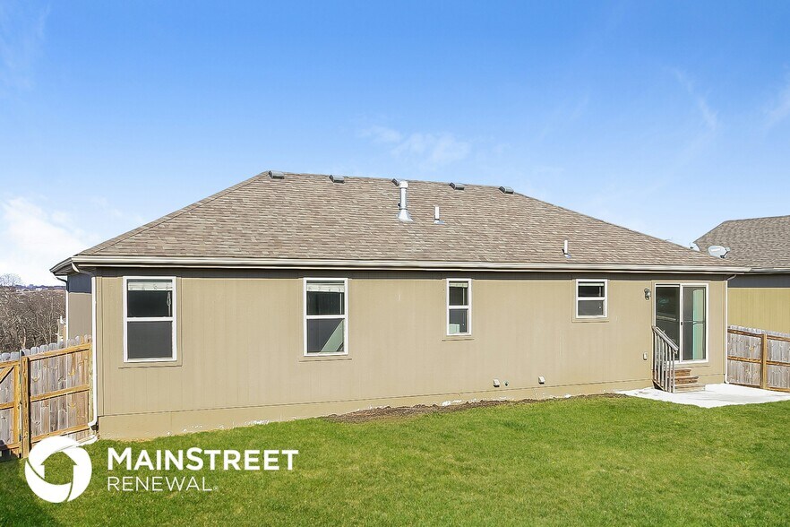 Building Photo - 1303 NW High View Dr