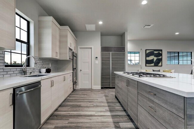 Building Photo - 1239 Hawaii Dr