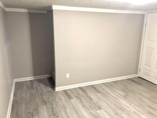 Building Photo - 5700 Crossing Ct