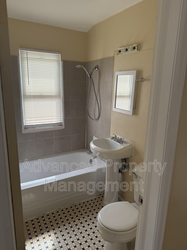 Building Photo - 4522 N Teutonia Ave