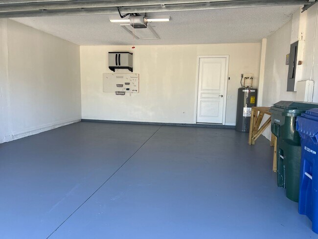 Building Photo - Welcome to your new home in beautiful Venice, Fl!  2 Bedroom 2 Bath w/ Den