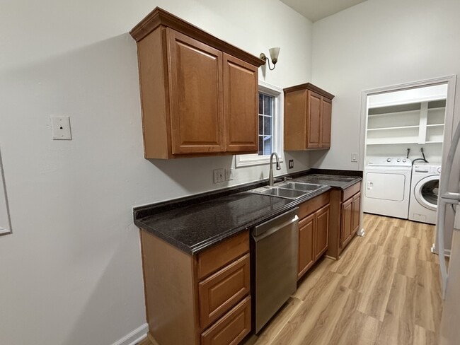 Building Photo - 8428 Maple Ave SE