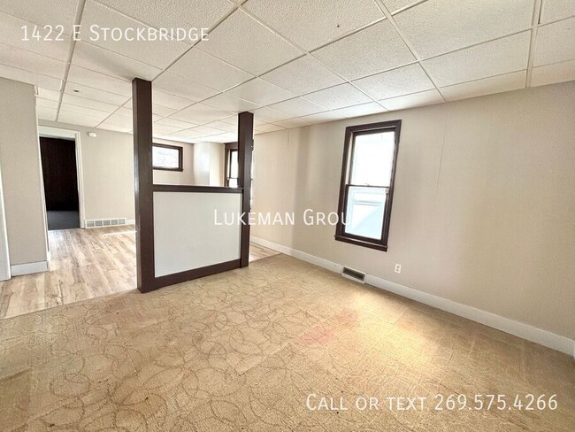 Building Photo - 1422 E Stockbridge Ave